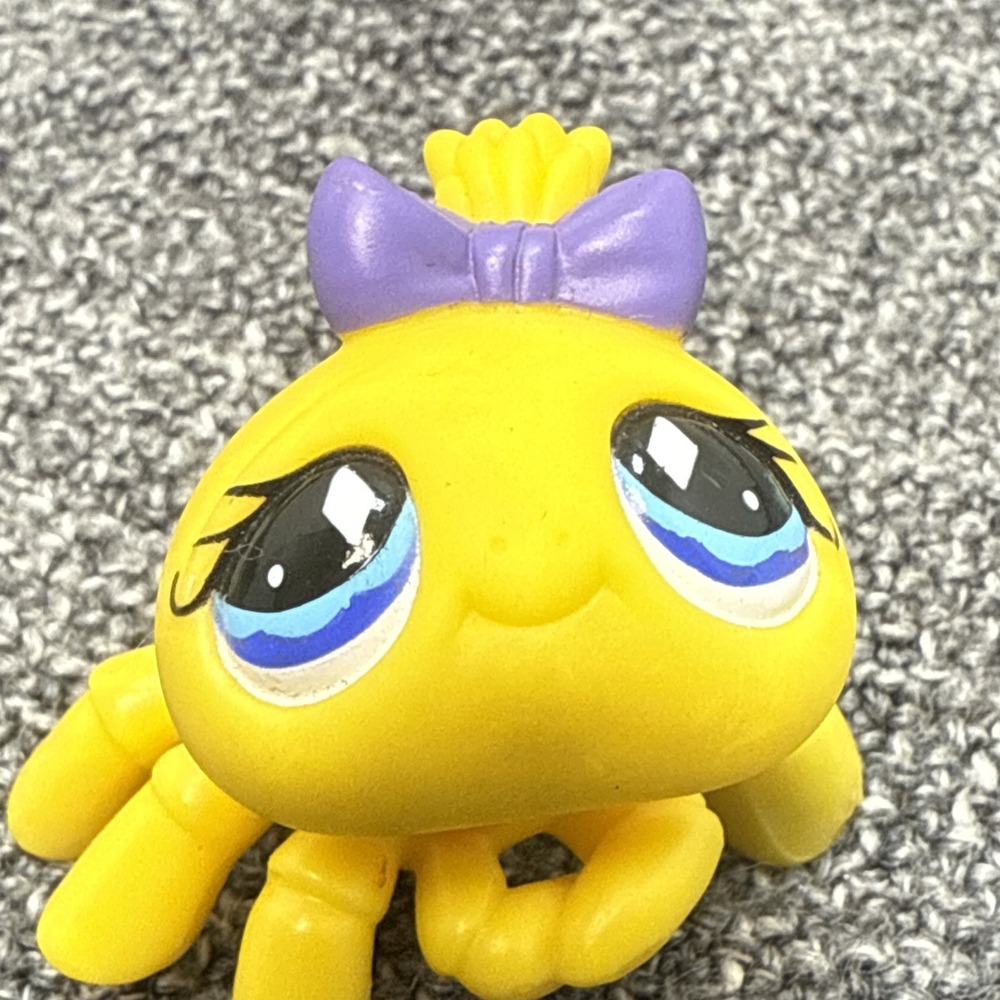 Littlest Pet Shop Spider Yellow Diamond Eyes #593 with Spiderweb Authentic LPS - Picture 9 of 11